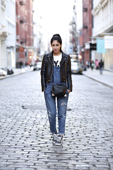 Vintage tee and overalls