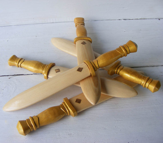 I love these wooden swords #woodentoys - cupcakesandwildponies