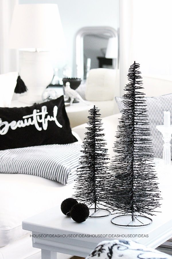 Christmas in Black and White #blackandwhite #christmas #decor #minimal #scandinavian
