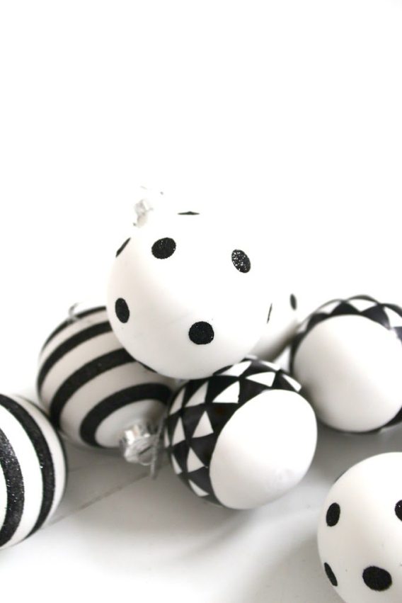 Black and White Christmas #blackandwhite #christmas #ornaments #minimal #design #decor #scandinavian