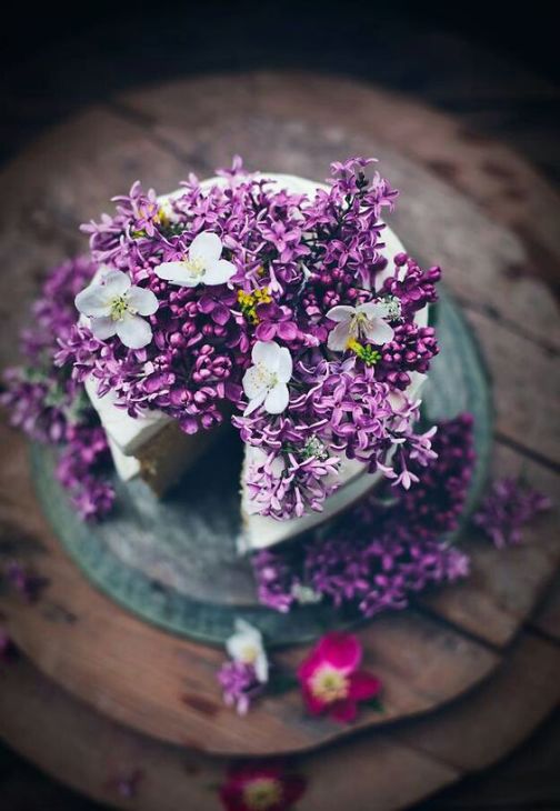 April color of the month: Lavender #purple #color #colorinspiration #designinspiration #cake